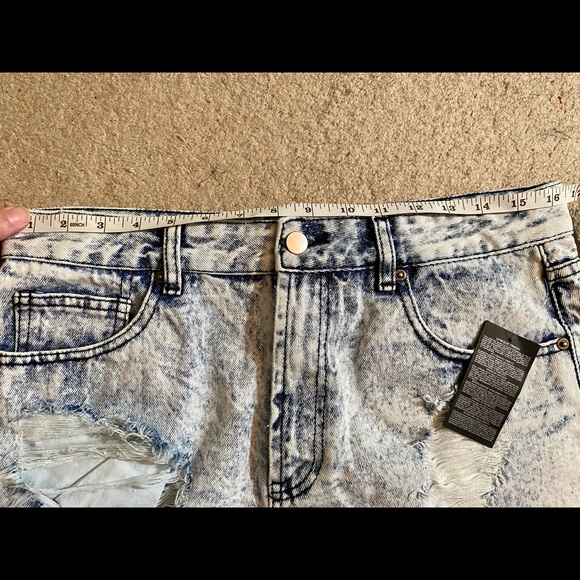 New with tags, high waisted light wash jean shorts. - Picture 8 of 10